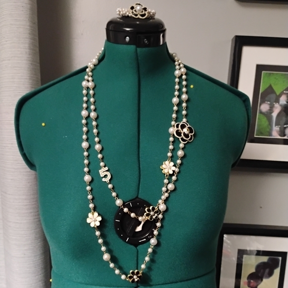 Pearl & Flower Necklace with Hair Accessory Costume Jewelry in White Black Gold - Picture 2 of 14